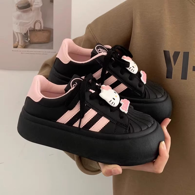 Damen Plateau Sneakers mit verspielten Hello Kitty Applikationen Drune