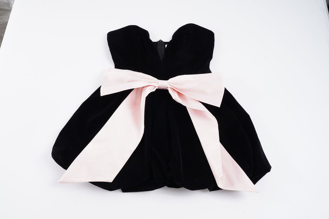 Damen festliches Abendkleid mit voluminösem Rock und tailliertem Oberteil Drune