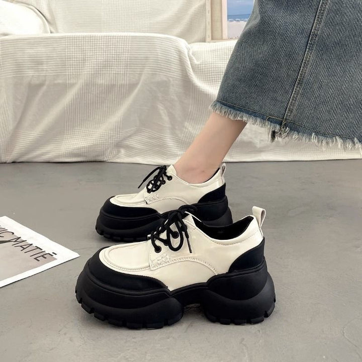 Damen Plateau-Derby-Schuhe mit Lackoptik und massiver Profilsohle Drune