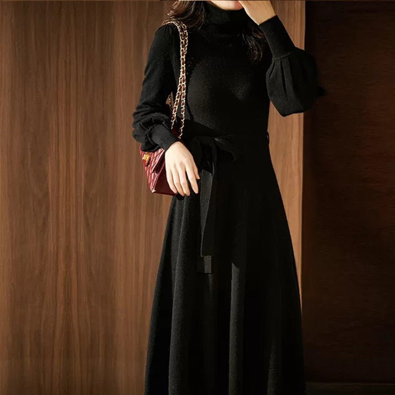 Damen Strickkleid mit hohem Kragen und tailliertem Gürtel Drune