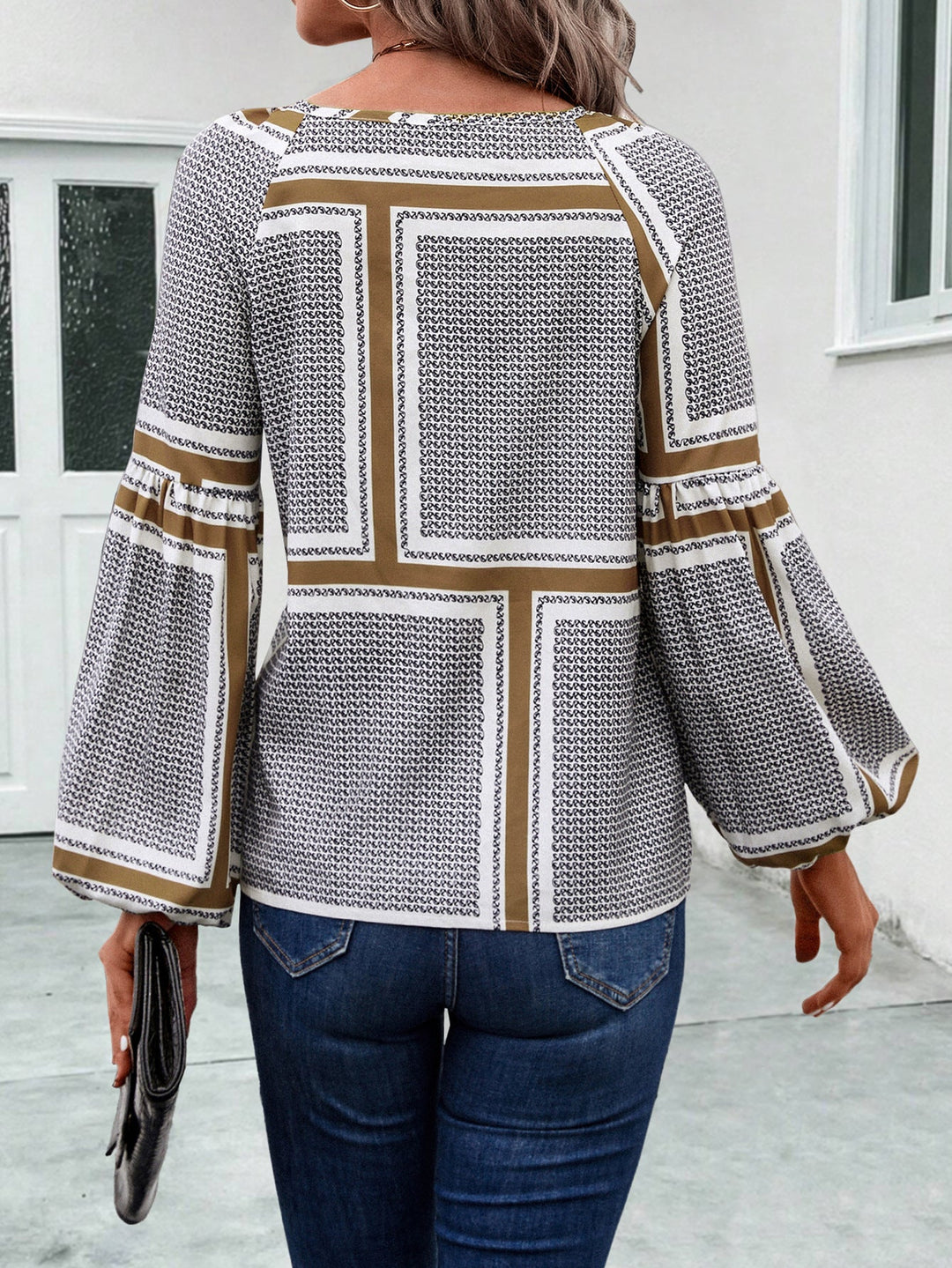 Damen Bluse mit eleganten Rüschendetails und modernem Muster Drune