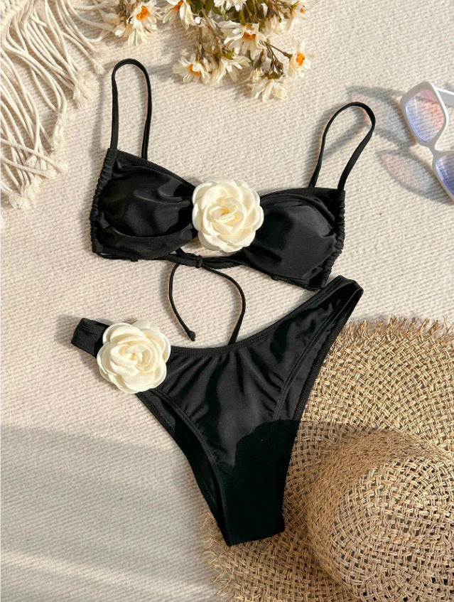 Damen Bikini-Set mit femininen Rüschendetails und zarten Blumenapplikationen Drune