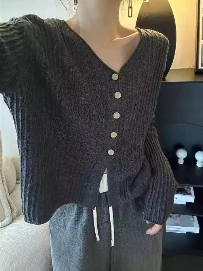 Damen Strickjacke mit dekorativen Knöpfen und tiefem V-Ausschnitt Drune