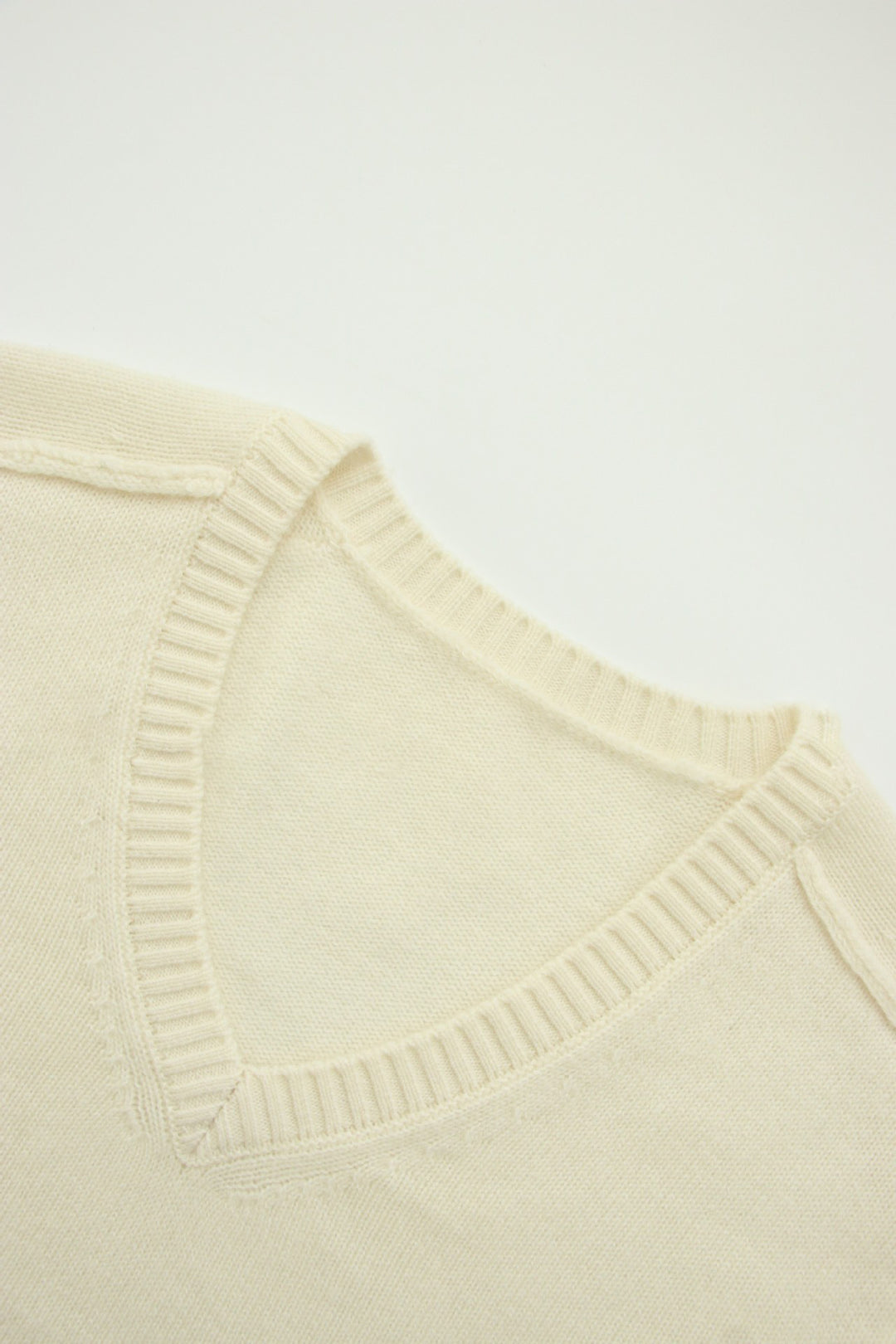 Damen feiner V-Ausschnitt Pulli aus hochwertiger Wolle Drune