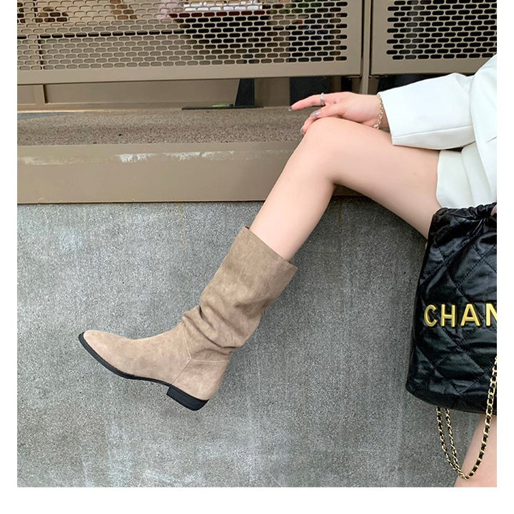 Damen Wadenhohe Stiefel aus Veloursleder mit lässigen Schaftfalten und flachem Absatz Drune