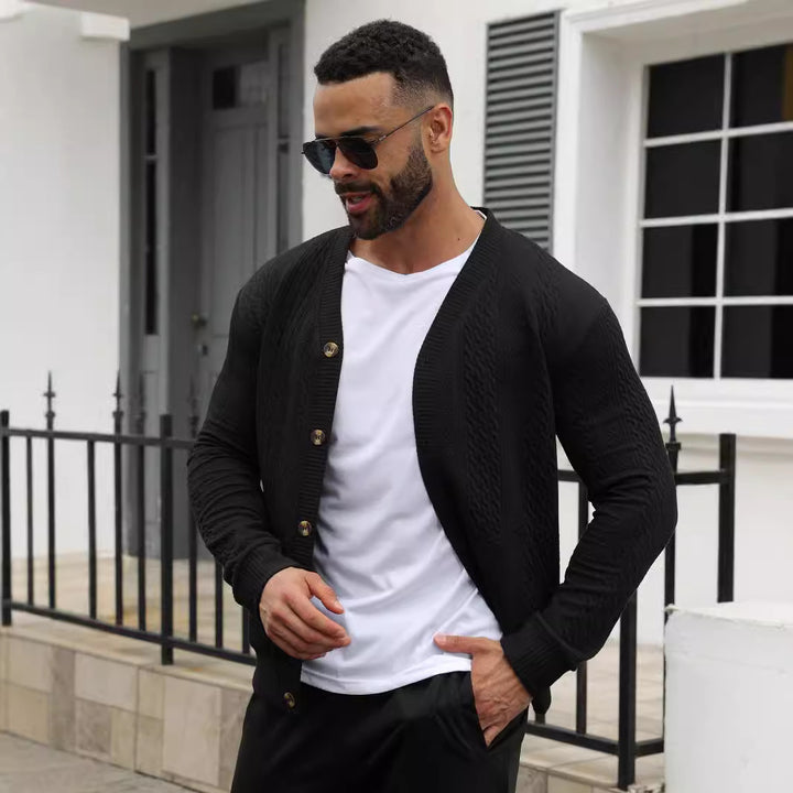 Herren nan eleganter Zopfstrickcardigan mit V-Ausschnitt Knopfleiste und aufgesetzten Taschen Drune