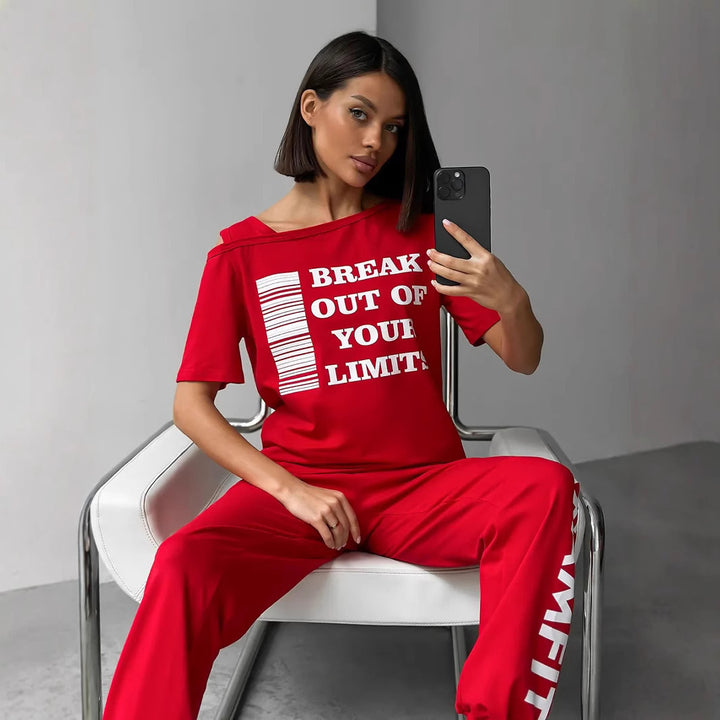 Damen lässiges Lounge-Set mit Cut-Out Schulter und Statement-Print Drune
