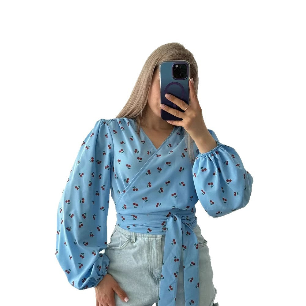 Damen Wickelbluse mit Kirschen-Print, weitem Puffärmel & Bindegürtel Drune
