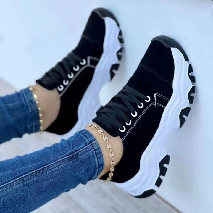 Damen Plateau-Sneaker mit markanter Profilsohle und Kontrastnähten Drune