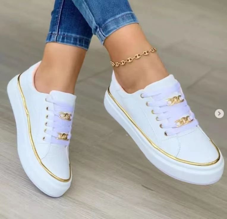 Damen Plateausneaker mit goldener Zierkante und Schmuckketten‑Details Drune