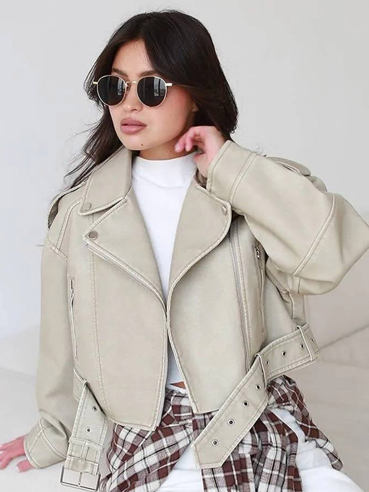 Damen Kurzschnitt Bikerjacke aus veganem Kunstleder mit breitem Taillengürtel und sichtbaren Ziernähten Drune