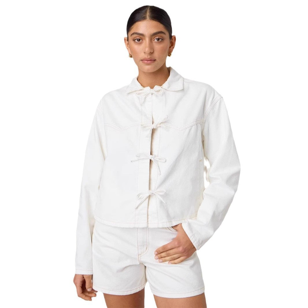 Damen nan kurze Denimjacke mit dekorativen Knotenverschlüssen, kastiger Silhouette und Hemdkragen Drune