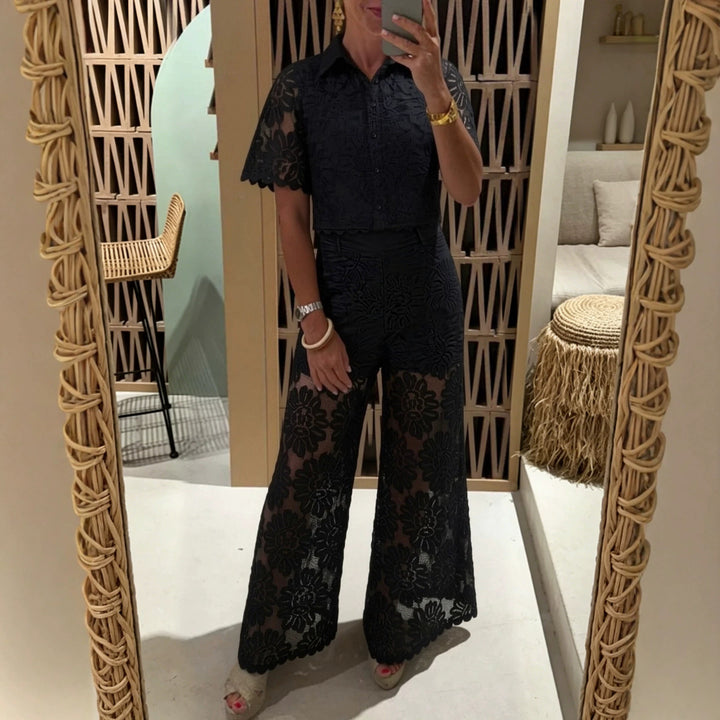 Damen nan elegante Spitzenkombination mit kurzärmeliger Hemdbluse, Muschelsaum und taillierter Palazzohose mit Bindegürtel Drune
