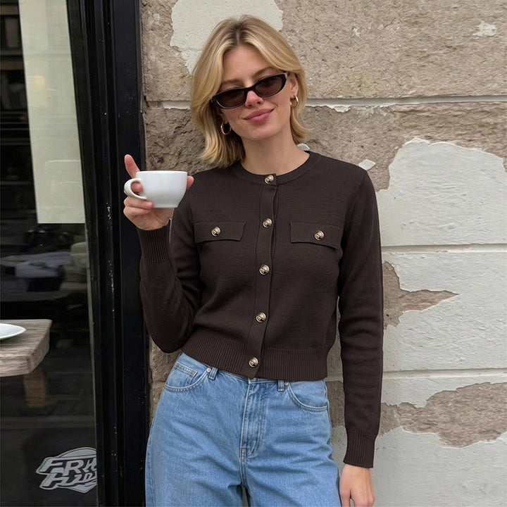 Damen Kurzgeschnittener Feinstrick-Cardigan mit Zierpatten und goldfarbenen Knöpfen Drune