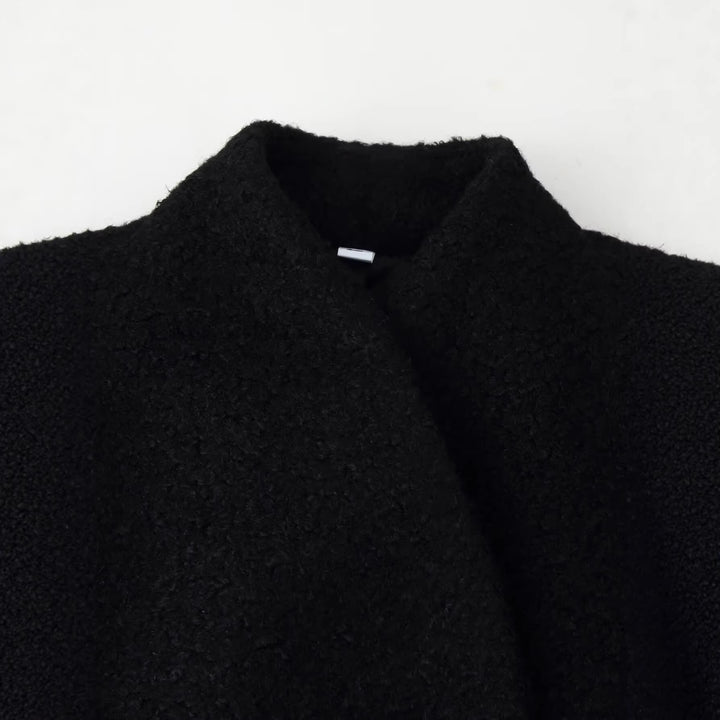 Damen Kragenlose Bouclé-Jacke mit taillierten Abnähern und Pattentaschen Drune
