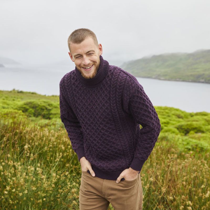 Herren Strickpullover mit Stehkragen und Kabelmuster