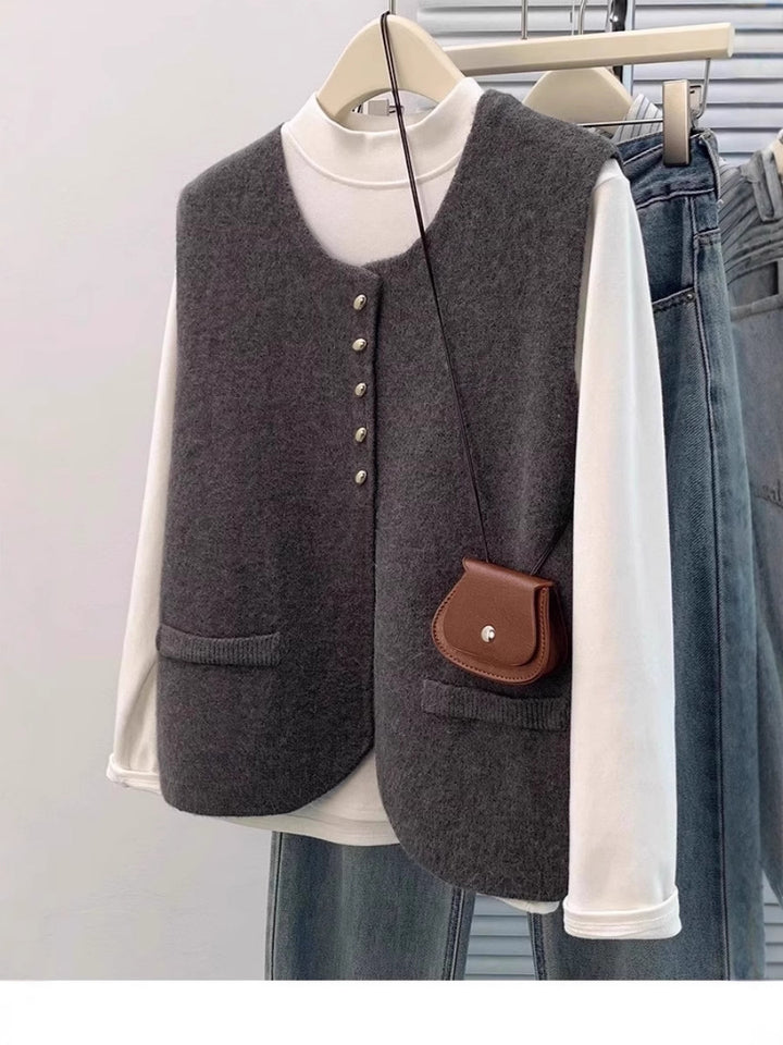 Damen Kurzgeschnittene Ärmellose Strickweste mit Perlenknopfleiste und aufgesetzten Taschen Drune