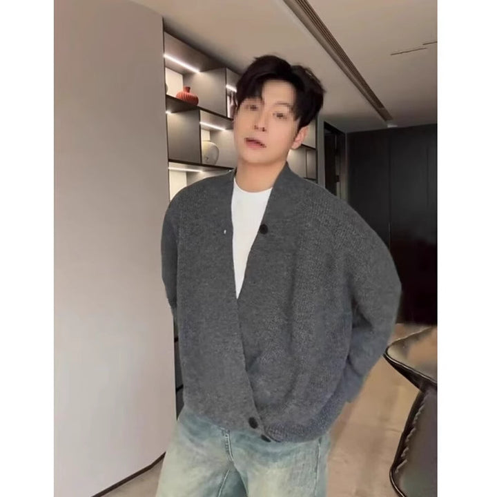Herren Grobstrick-Cardigan im Oversize-Schnitt mit Schalkragen und asymmetrischer 3-Knopfleiste Drune