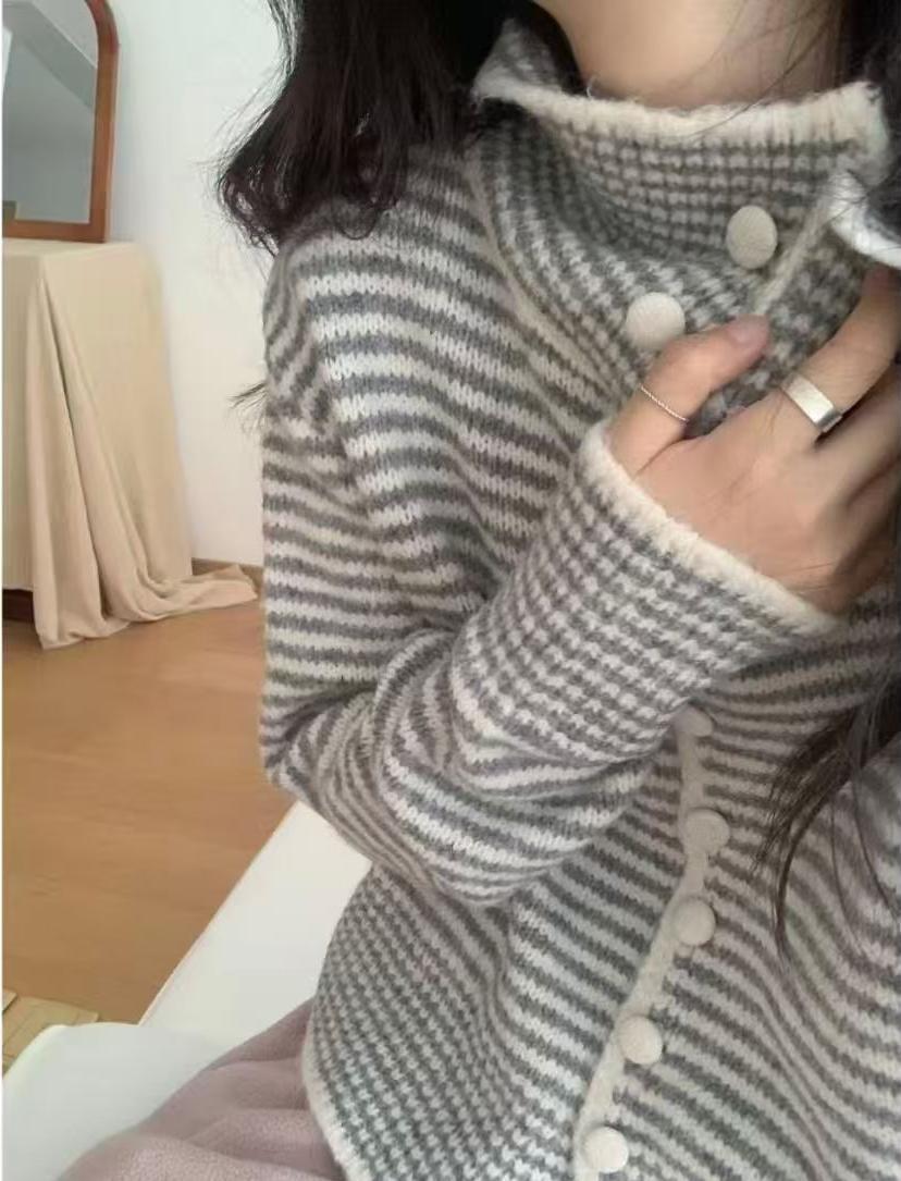 Damen Strickjacke mit großem Kragen und Knöpfen Drune