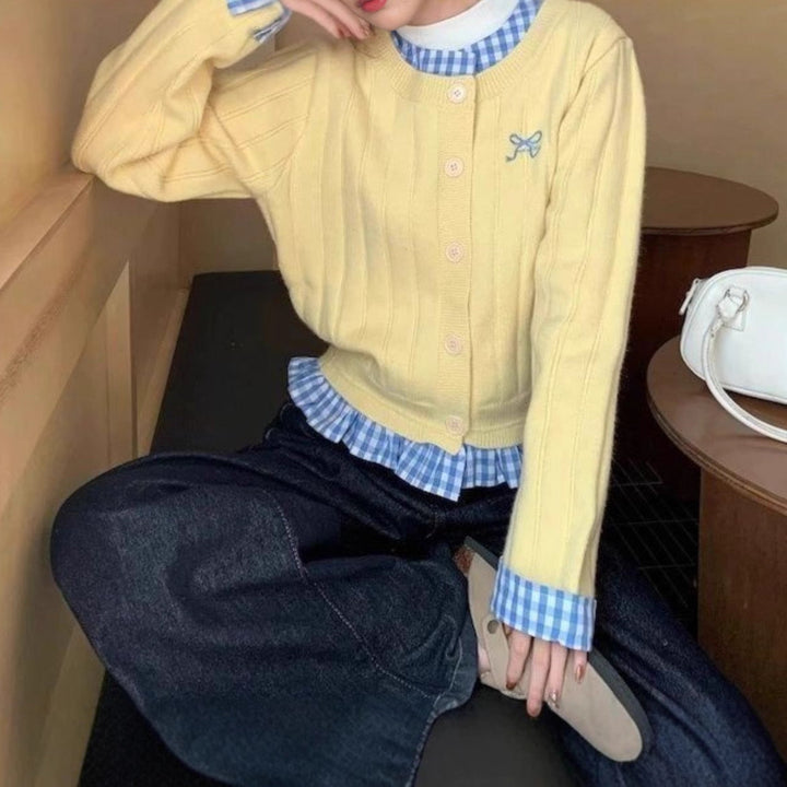 Damen modische Strickjacke mit modernen Akzenten und verspieltem Rüschendesign Drune
