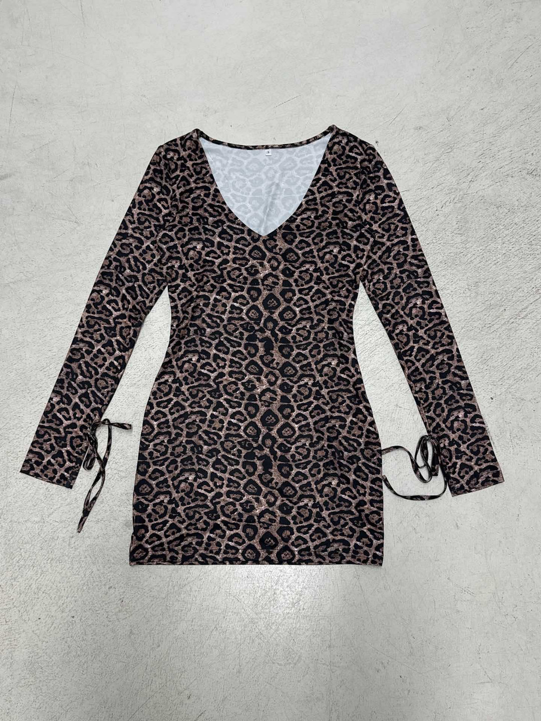 Damen Figurbetontes Leoprint-Minikleid mit tiefem V-Ausschnitt, langen Ärmeln und Kordelzügen Drune