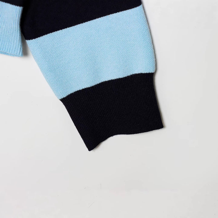 Damen gestreifter kurzer Rugby-Strickpullover mit offenem V-Ausschnitt und Hemdkragen Drune