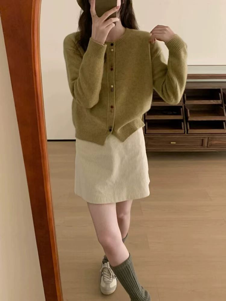 Damen Strickjacke mit dekorativen Knopfakzenten und weichem Material Drune