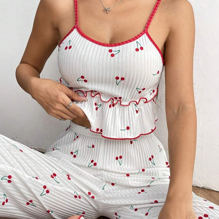 Damen Schlafanzug-Set mit fruchtigem Erdbeer-Muster und Rüschendetails Drune