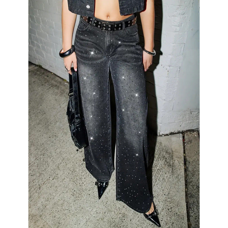 Damen Jeans-Outfit im modernen Streetstyle mit Glitzerdetails Drune