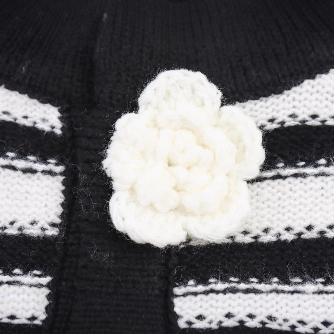 Damen gestreifte Strickjacke mit floralen Knopfdetails Drune