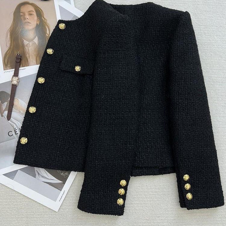 Drune | Kurze Damenjacke aus Bouclestoff mit klassischem Design und Schmuckknöpfen