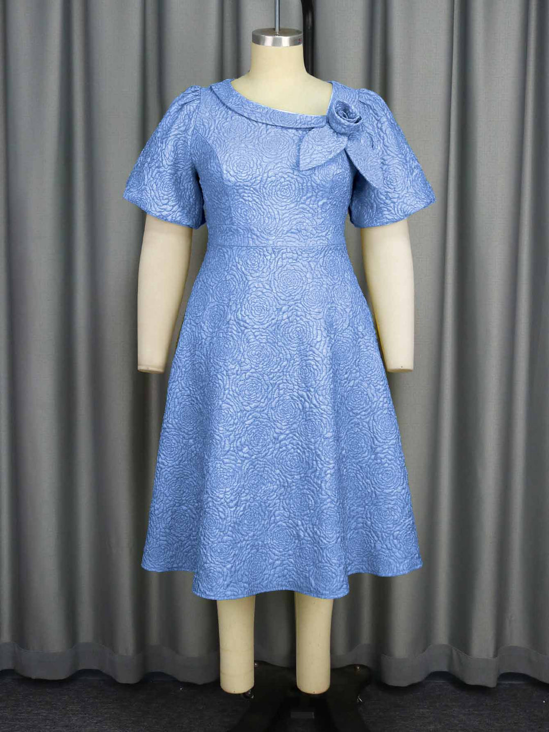 Damen Elegantes Kleid mit strukturierter Blumenapplikation Drune
