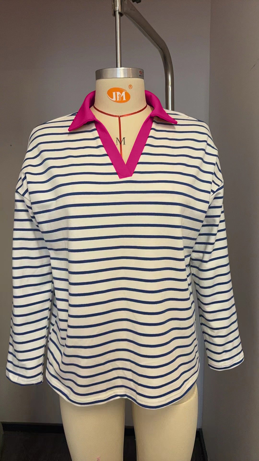 Damen gestreiftes Polo-Shirt mit V-Ausschnitt und kontrastierendem Kragen Drune