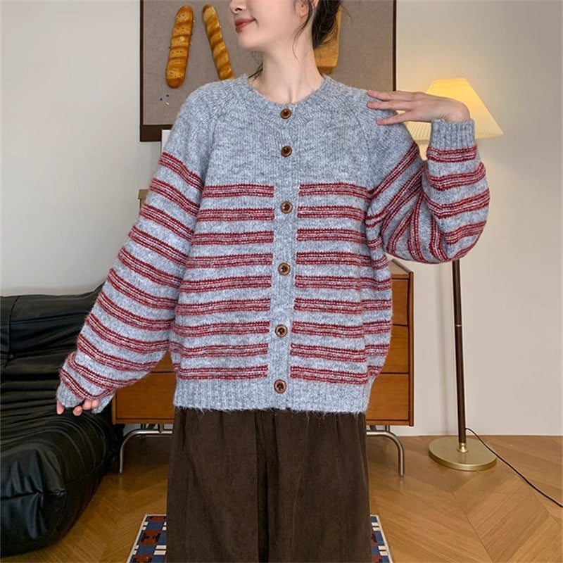 Damen Grobstrickjacke mit modernen Streifen und Knopfdetails Drune