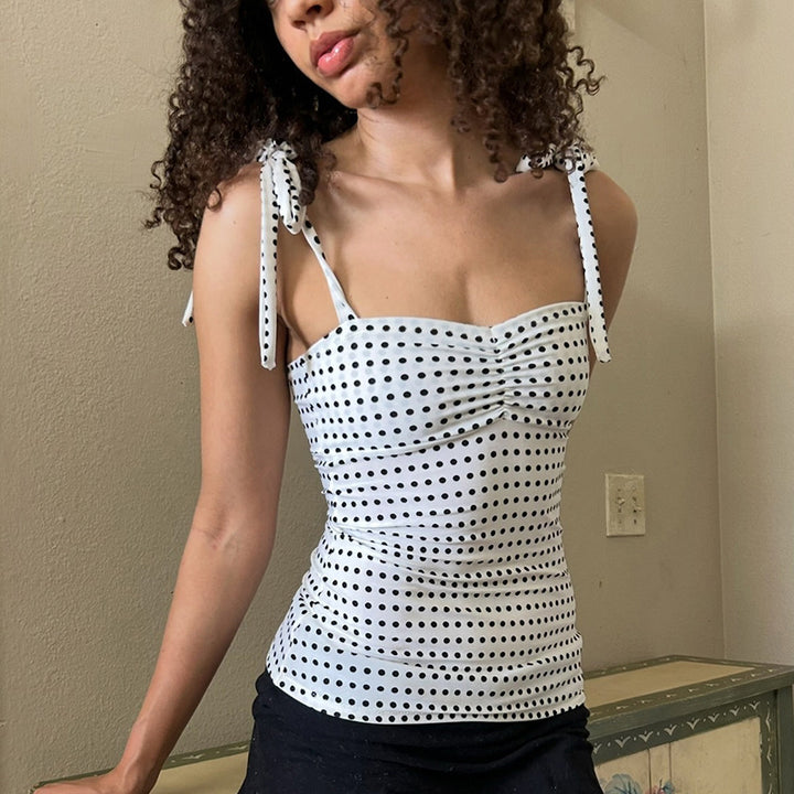 Damen Polka-Dot Top mit zartem Rüschen-Detail und verstellbaren Trägern Drune
