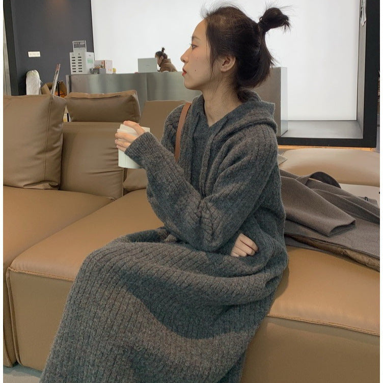 Damen längerer Strickpullover mit Kapuze und feiner Rippstruktur Drune