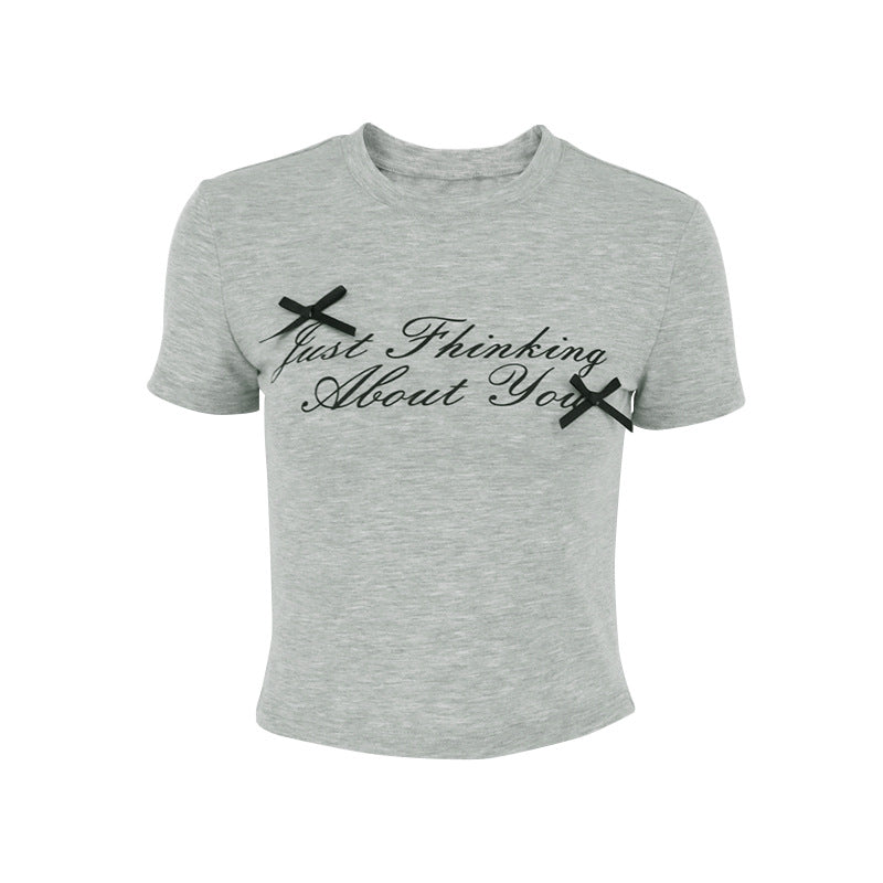 Damen cropped T-Shirt mit einzigartigem Schriftzug und lässigem Schnitt Drune