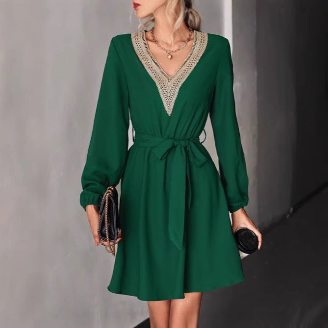 Damen nan knielanges V-Ausschnitt Kleid mit Häkelspitzen-Einsatz, Bindegürtel und leichten Ballonärmeln Drune