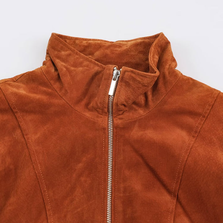 Damen Kurz geschnittene Wildlederjacke im Blouson‑Stil mit taillierten Abnähern und Metallreißverschlüssen Drune