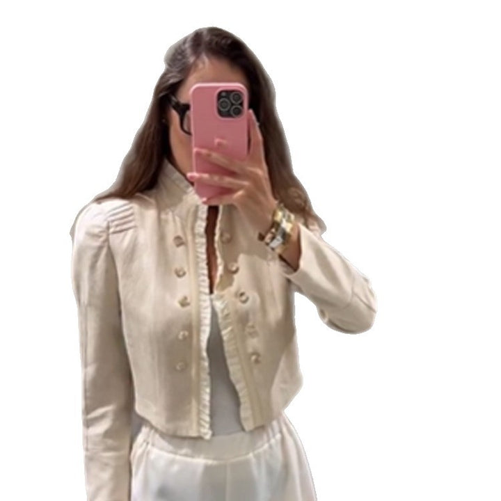 Damen Kurzjacke im Cropped‑Format mit Rüschenblende, Puffärmeln und doppelreihiger Knopfleiste Drune