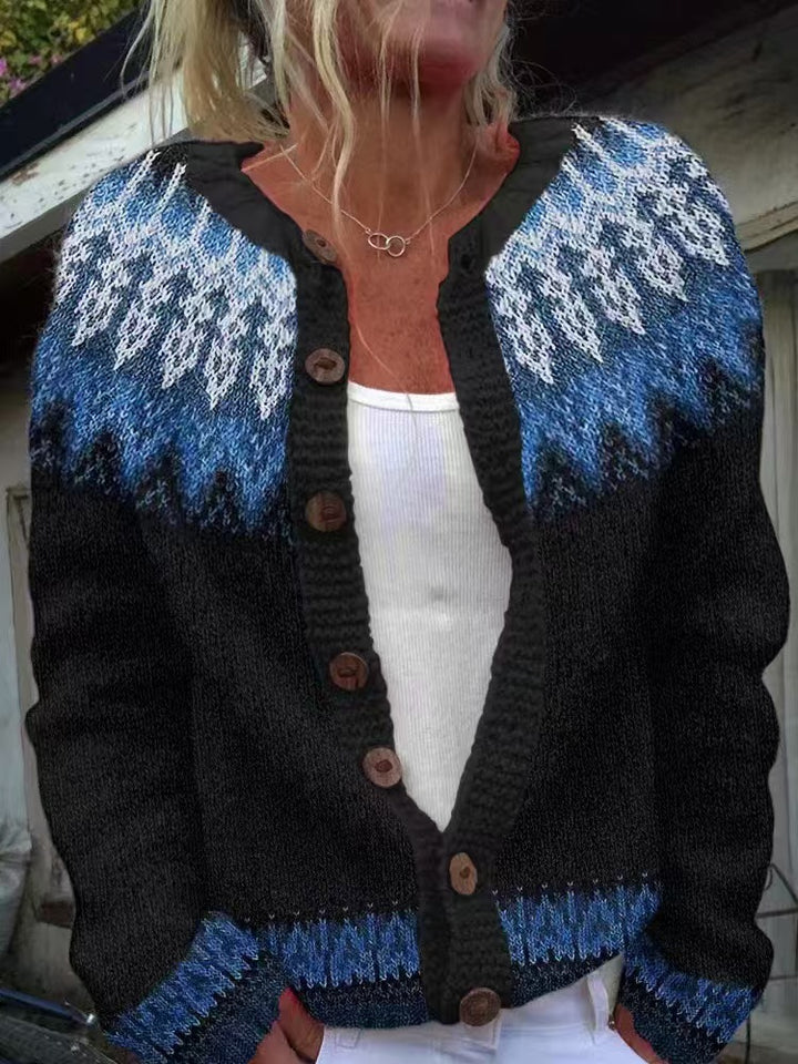 Damen nan gemusterte Strickjacke mit Rundpasse, Holzknöpfen und Eingrifftaschen Drune