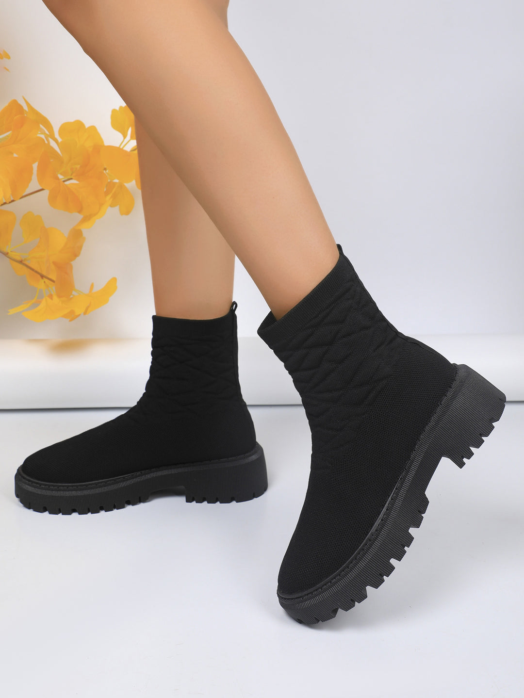 Damen Strick-Sockenboots mit geometrischer Stepp-Optik und klobiger Lug-Sohle Drune