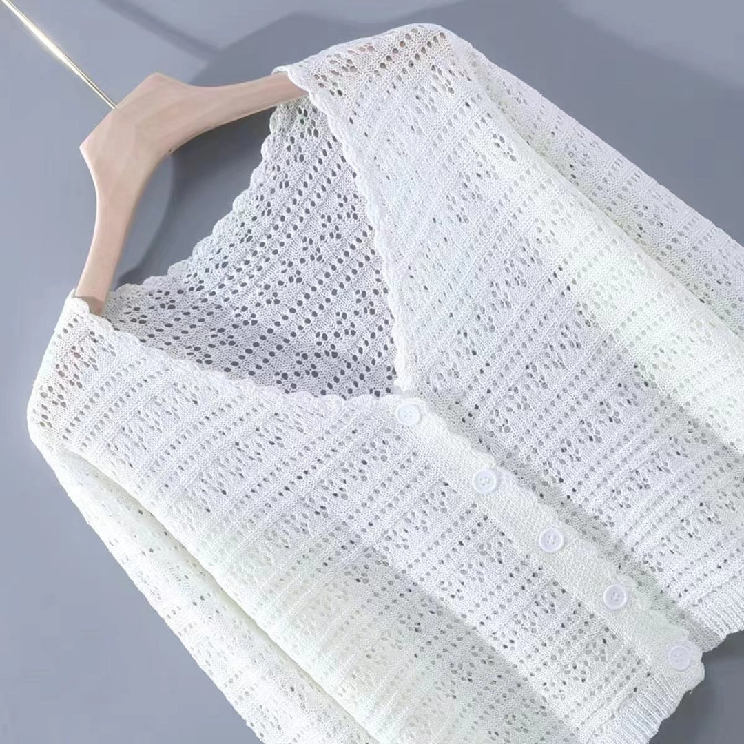Damen Strickjacke mit luftiger Häkeloptik und entzückendem V-Ausschnitt Drune