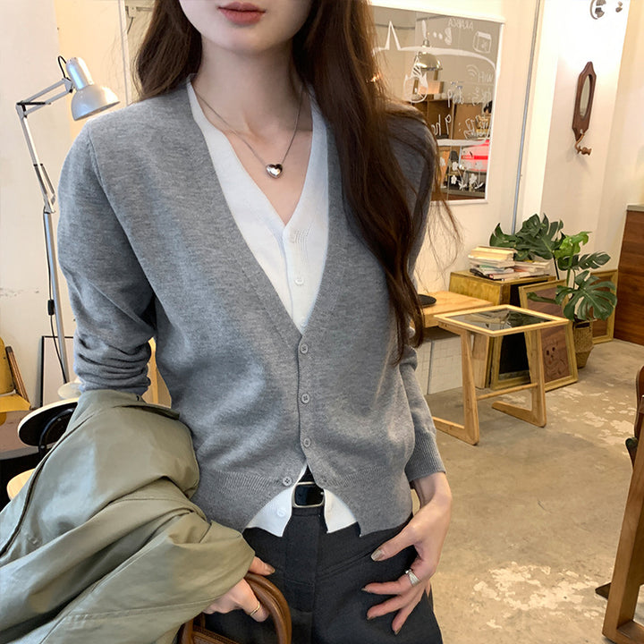 Damen feine Strickjacke mit klassischem V-Ausschnitt und eleganten Knopfdetails Drune