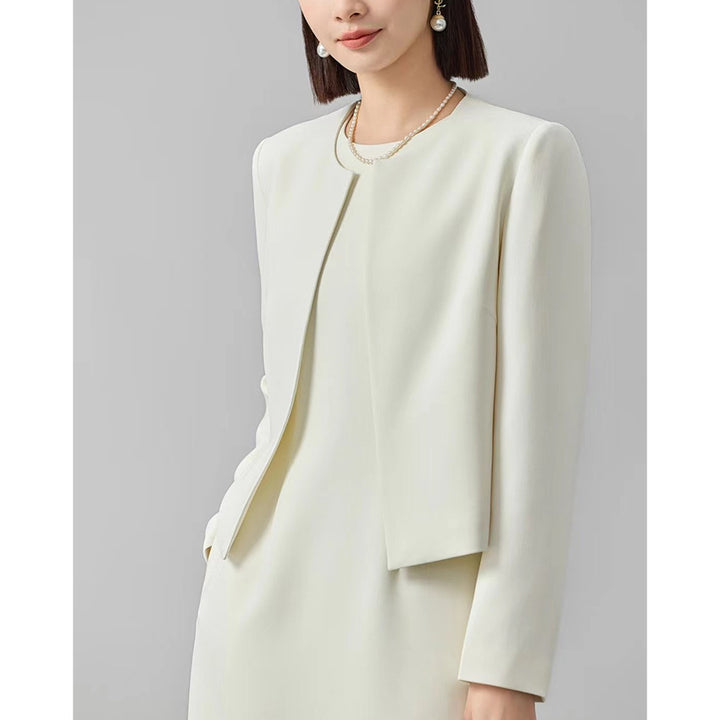 Damen Kragenloser Kurzblazer mit verdeckter Frontblende und leicht taillierter Silhouette Drune