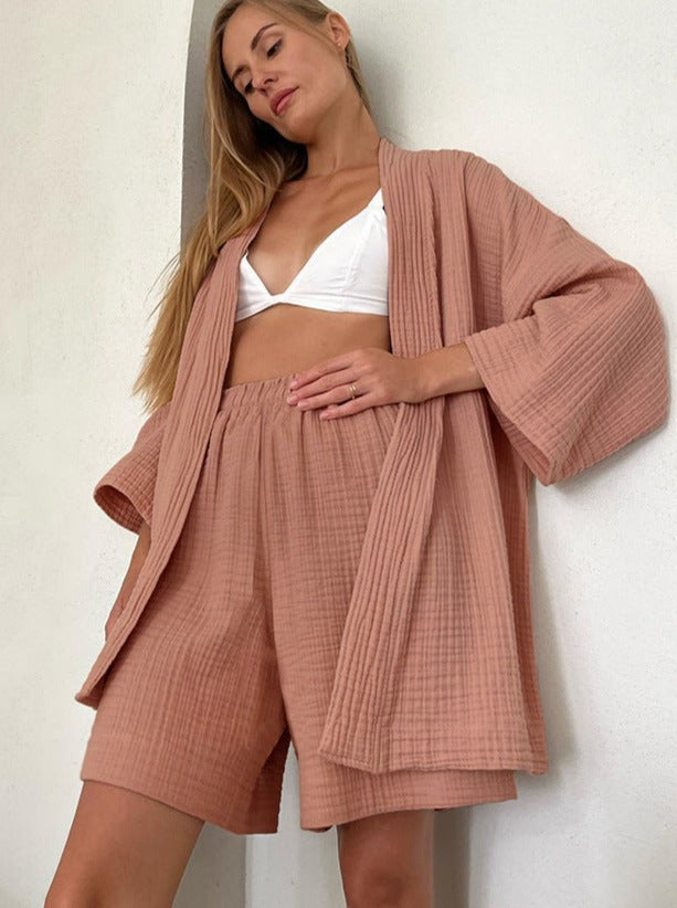 Drune Set für Zuhause: Locker sitzende Strickjacke und Shorts