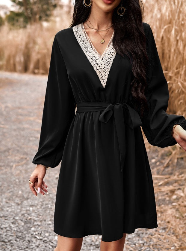 Damen nan knielanges V-Ausschnitt Kleid mit Häkelspitzen-Einsatz, Bindegürtel und leichten Ballonärmeln Drune