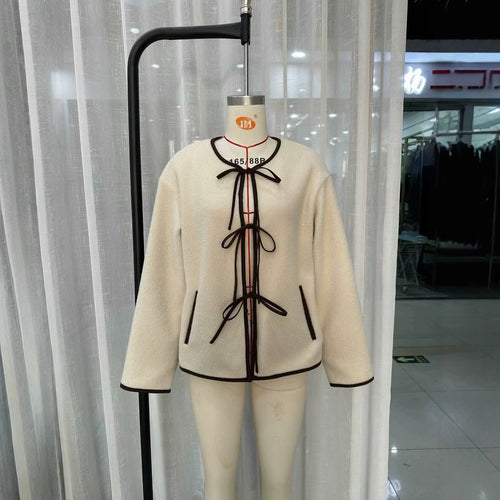 Damen Kurz geschnittene Teddy-Fleece-Jacke mit Bindebändern und Kontrastpaspel Drune