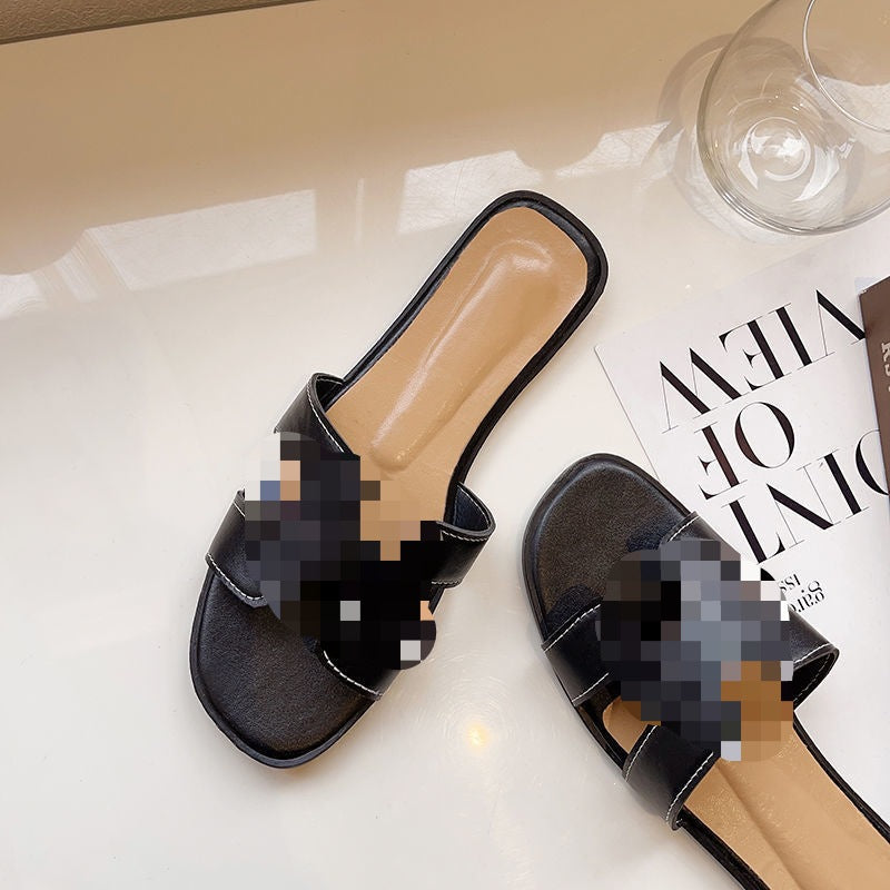 Damen Flache Lederoptik-Pantoletten mit gepolstertem Fußbett und Cut-Out Zierriemen Drune