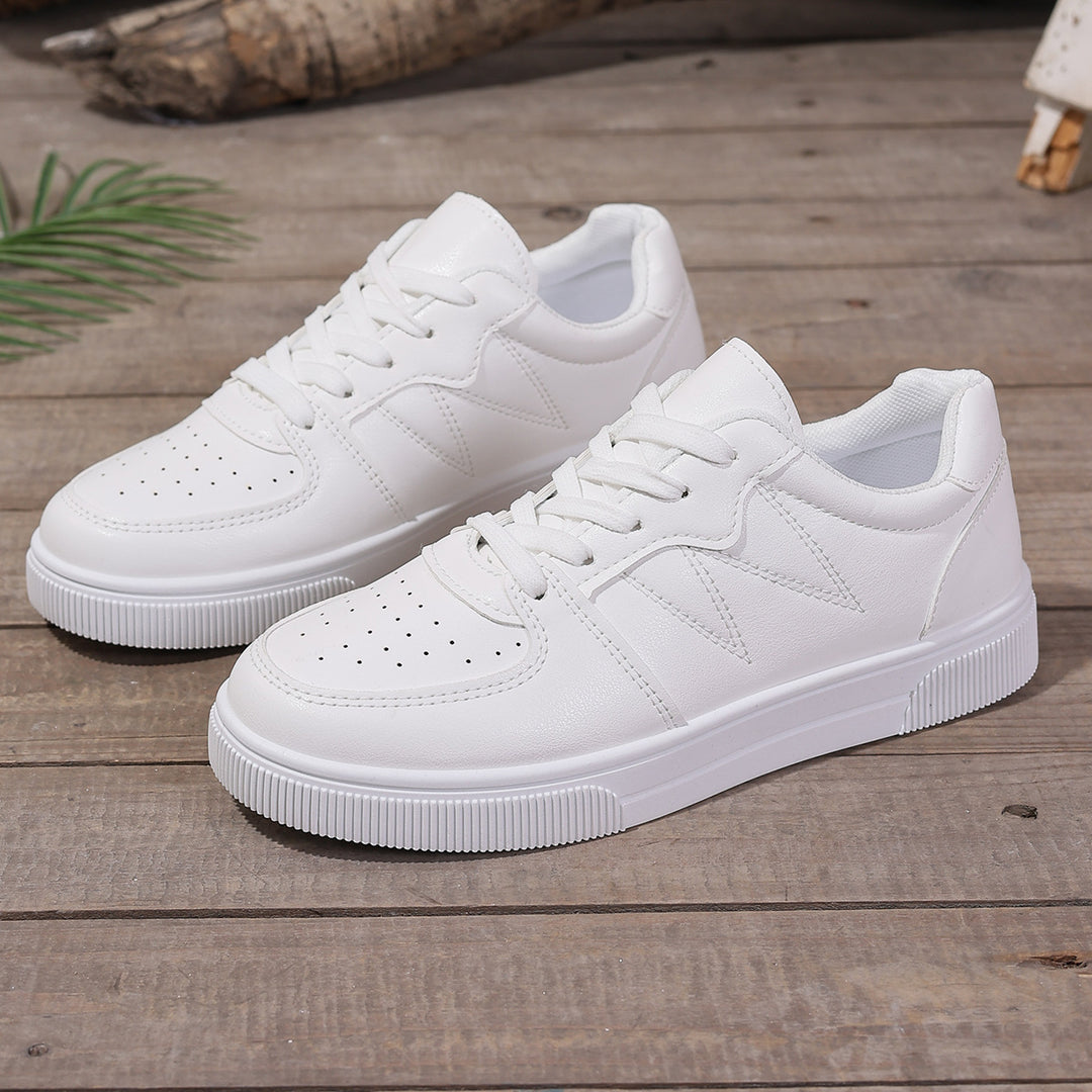 Damen Niedrige Sneaker aus Lederimitat mit perforierter Zehenkappe, gepolstertem Einstieg und profilierter Plateausohle Drune